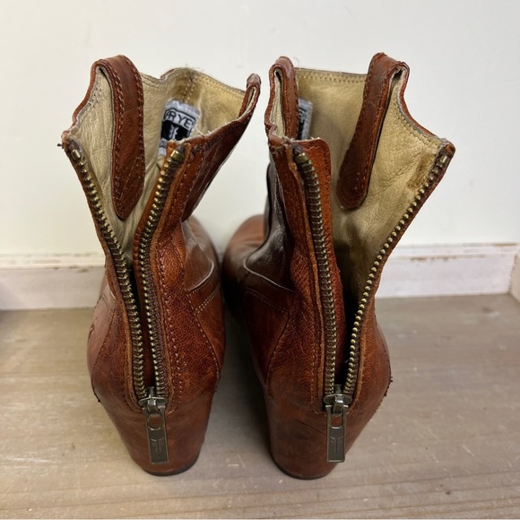 Frye Carson Hidden Wedge 8.5M Cognac Brown Leather Zip Back Western Fall Boots - Picture 10 of 12